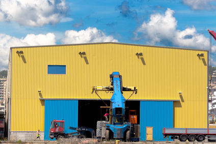 Acess_the_Goods_-_Forklift_going_into_warehouse Don't Grant Access to Your Goods Before You Get Paid | Shipping Solutions